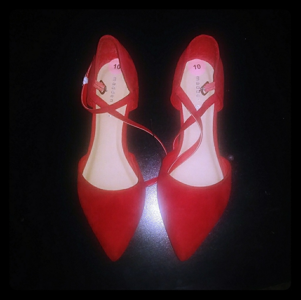 Pointy toe stappy flats